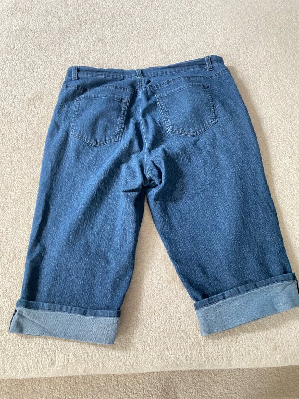 Gloria Vanderbilt Capris Size 16  W  Dark Wash  Jean - Picture 2 of 2